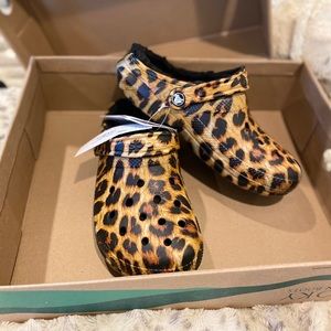NWT 🐆 Leopard Crocs w/ Sherpa lining